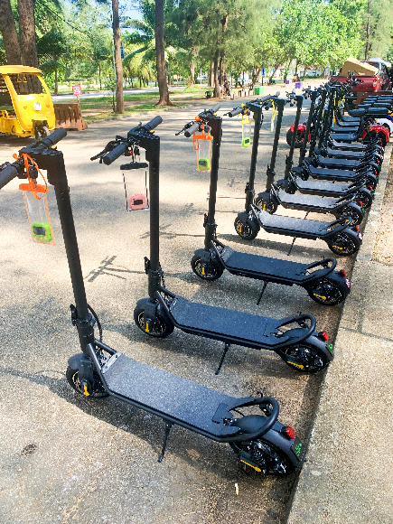 Estaciona fácilmente junto a la acera al terminar